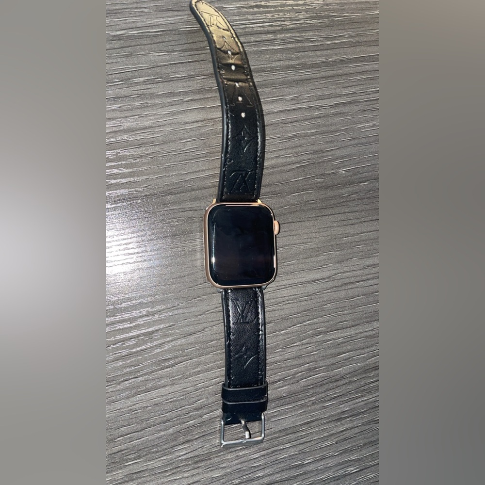 Rose Gold Apple Watch Series 6 44mm GPS
